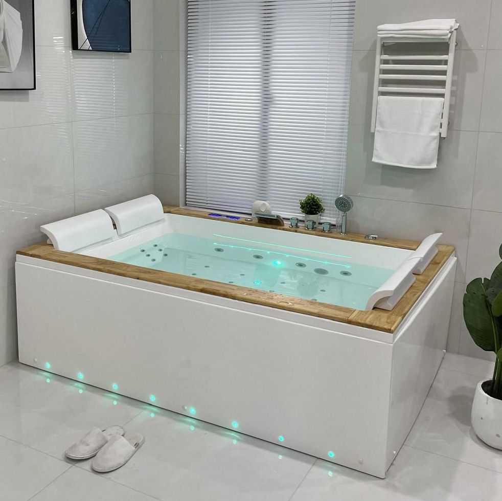 Whirlpool 190 x 130 cm mit Holzabdeckung, 50 Wasser- und Luftdüsen und LED-Wasserfall VS171