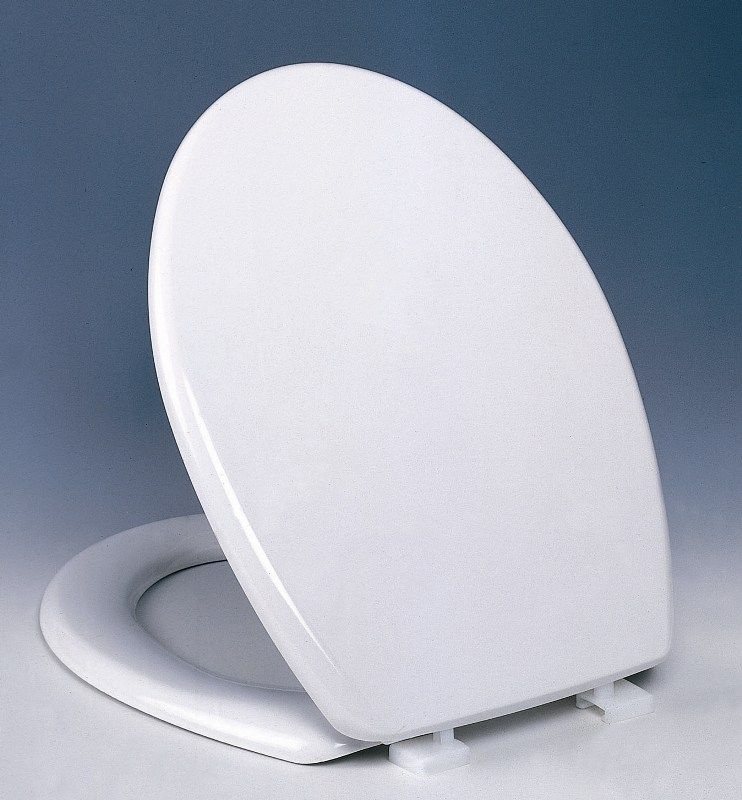 Asiento universal de inodoro termoestable.